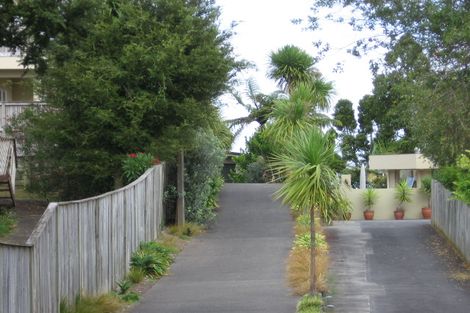 Photo of property in 90 Island Bay Road, Beach Haven, Auckland, 0626