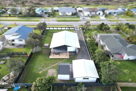 Photo of property in 8 Cousins Avenue East, Foxton Beach, Foxton, 4815