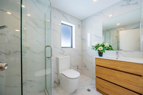 Photo of property in 37a Allington Road, Massey, Auckland, 0614