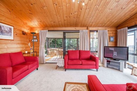 Photo of property in 18 John Dee Crescent, Red Beach, 0932