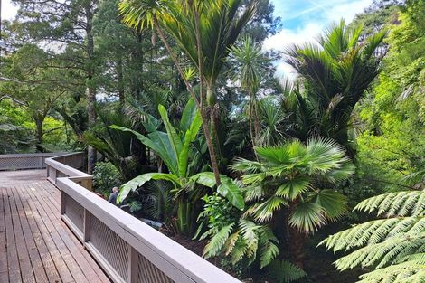 Photo of property in 27 Cascade Avenue, Waiatarua, Auckland, 0604