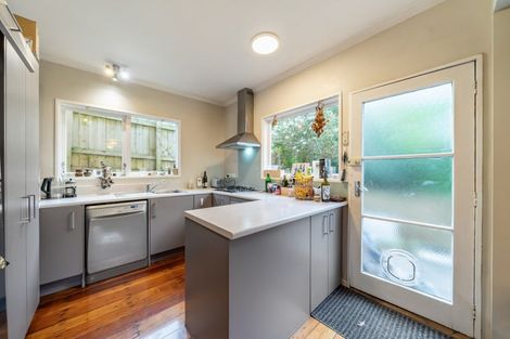 Photo of property in 62 Tio Tio Road, Miramar, Wellington, 6022