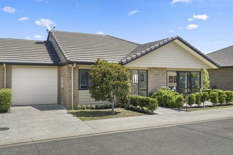 Photo of property in 21 Royalle Mews, Botany Downs, Auckland, 2010