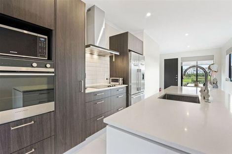 Photo of property in 31 Koura Drive, Red Beach, 0932