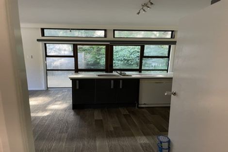 Photo of property in 6 Epsom Way, Karori, Wellington, 6012