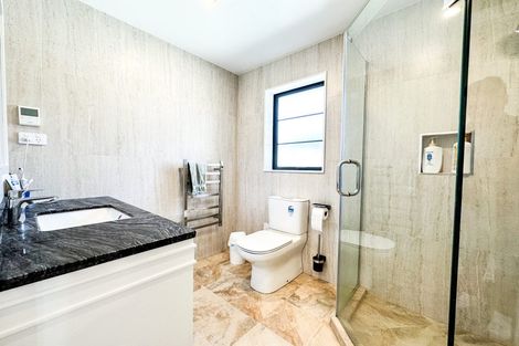 Photo of property in 25a Rothesay Bay Road, Rothesay Bay, Auckland, 0630