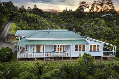 Photo of property in 227 Forest Hill Road, Waiatarua, Auckland, 0612