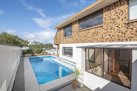 Photo of property in 1/32 Beach Road, Castor Bay, Auckland, 0620