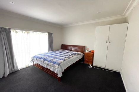 Photo of property in 28 Harrybrook Road, Green Bay, Auckland, 0604