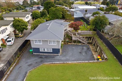 Photo of property in 10 Awaroa Road, Sunnyvale, Auckland, 0612