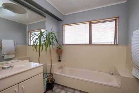 Photo of property in 12 Darlington Street, Ngatea, 3503