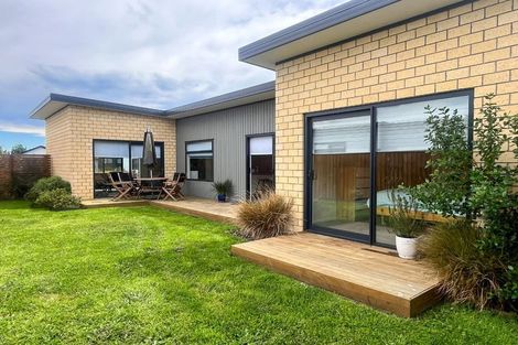 Photo of property in 5 Ruston Lane, Halswell, Christchurch, 8025