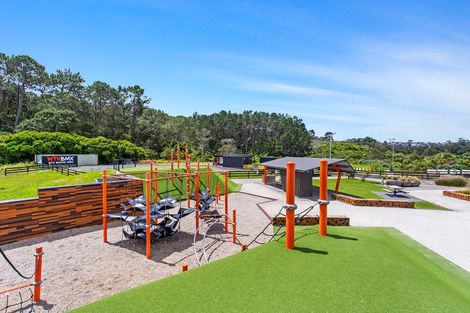 Photo of property in 23 William Calvert Drive, Swanson, Auckland, 0614