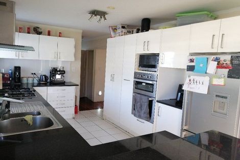 Photo of property in 32 Golf Road, New Lynn, Auckland, 0600