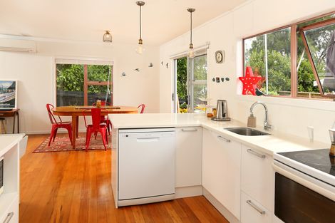 Photo of property in 1c Barron Drive, Green Bay, Auckland, 0604