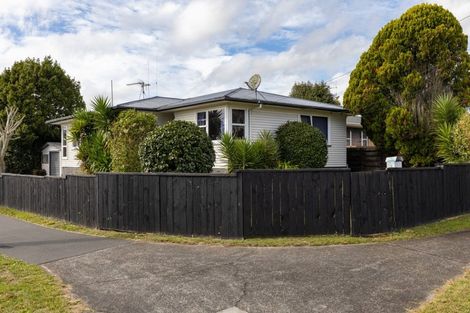 Photo of property in 1 Cedar Place, Hillcrest, Hamilton, 3216