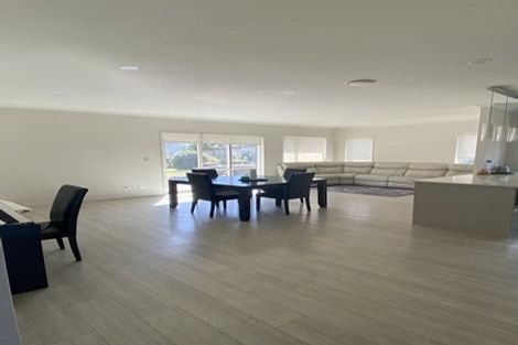 Photo of property in 5 Kilmacrennan Drive, Rosehill, Papakura, 2113