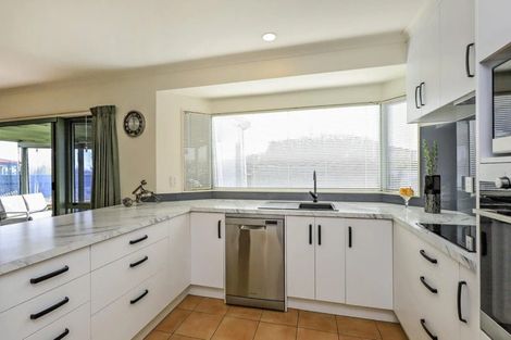 Photo of property in 13 Woodlands Drive, Havelock North, 4130