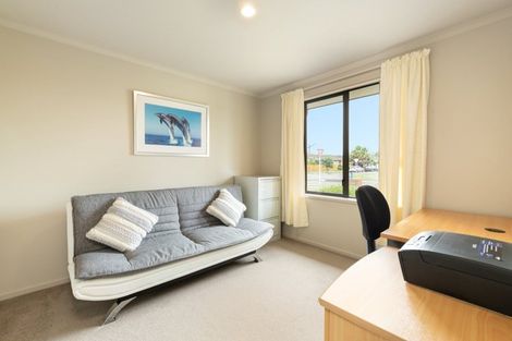 Photo of property in 5 Seabreeze Place, Papamoa Beach, Papamoa, 3118