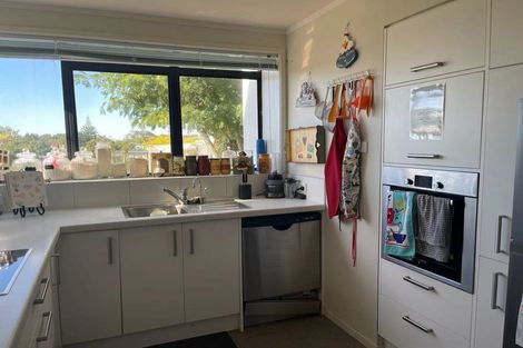 Photo of property in 2/191 Glenfield Road, Hillcrest, Auckland, 0627