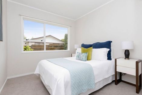 Photo of property in 2/24 Highland Park Drive, Highland Park, Auckland, 2010