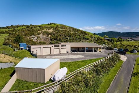 Photo of property in 132 Bing Lucas Drive, Tawa, Wellington, 5028