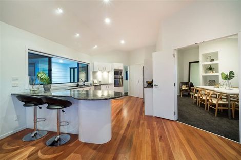 Photo of property in 5 Ti Tree Lane, Stanmore Bay, Whangaparaoa, 0932
