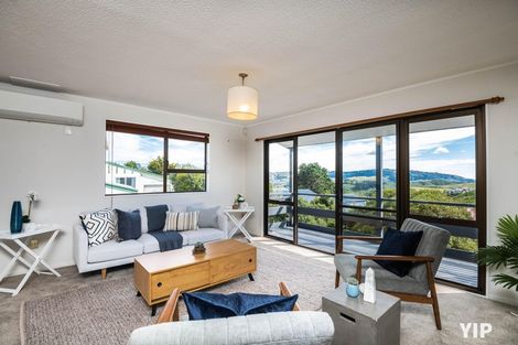 Photo of property in 44 Colchester Crescent, Newlands, Wellington, 6037