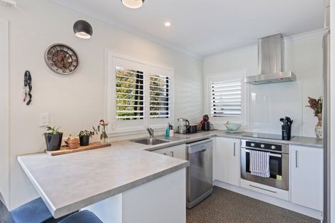 Photo of property in 88a Pioneer Road, Moturoa, New Plymouth, 4310