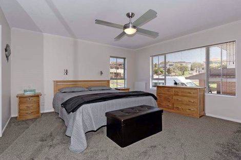 Photo of property in 7 Soling Place, West Harbour, Auckland, 0618