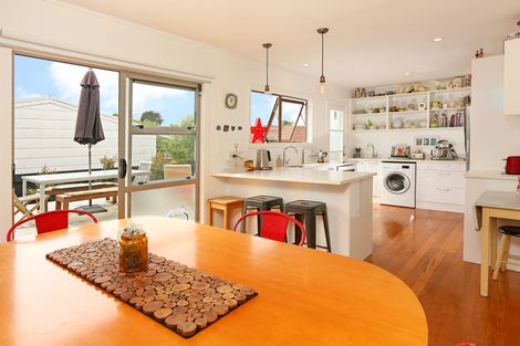 Photo of property in 1c Barron Drive, Green Bay, Auckland, 0604