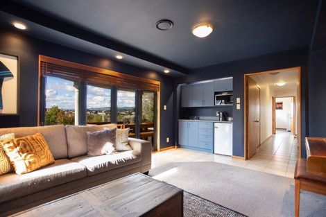 Photo of property in 33 Ruapehu Drive, Fitzherbert, Palmerston North, 4410