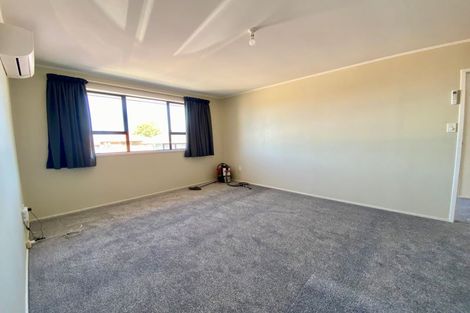 Photo of property in 15 Foyle Place, Glendene, Auckland, 0602