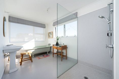 Photo of property in 55 Napier Terrace, Hospital Hill, Napier, 4110