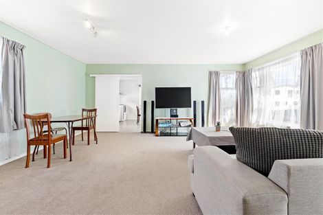 Photo of property in 1/8 Edwards Avenue, Henderson, Auckland, 0610