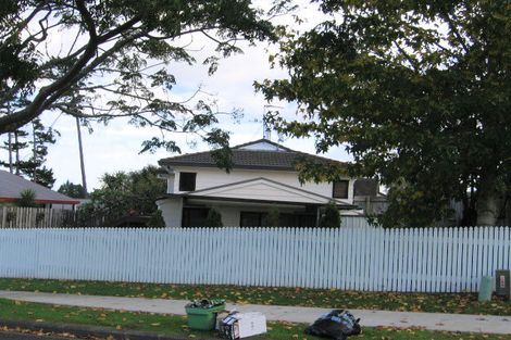 Photo of property in 17 Coubray Place, Botany Downs, Auckland, 2010