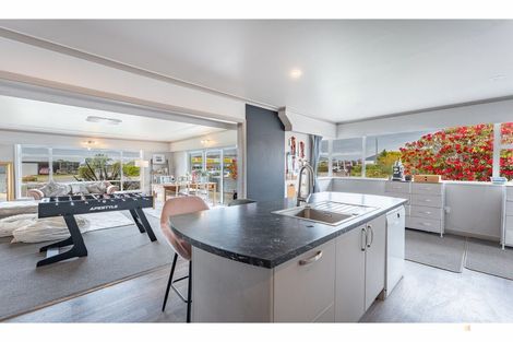 Photo of property in 30 Timaru Road, Waimate, 7924