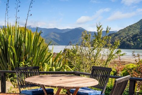 Photo of property in 948 Queen Charlotte Drive, Linkwater, Picton, 7281