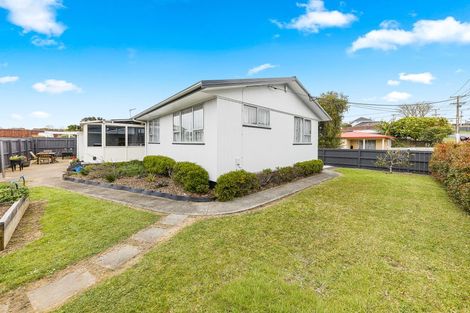 Photo of property in 1/18 Matipo Road, Te Atatu Peninsula, Auckland, 0610