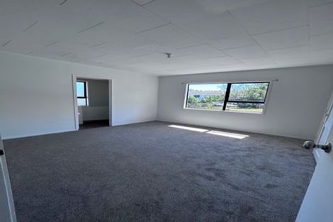 Photo of property in 121 Athena Drive, Totara Vale, Auckland, 0629