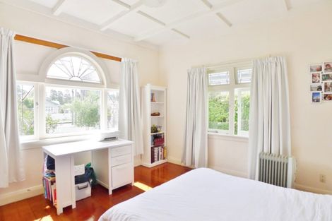 Photo of property in 32 Queensway, Three Kings, Auckland, 1024