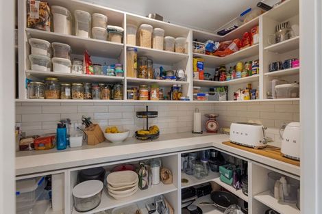 Photo of property in 1 Waimarama Court, Roslyn, Palmerston North, 4414