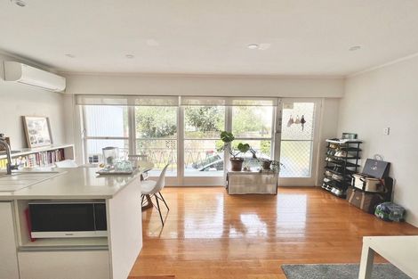 Photo of property in 1/8 Tawera Road, Greenlane, Auckland, 1051