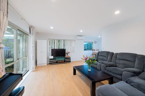 Photo of property in 17 Greenberry Drive, Ranui, Auckland, 0612