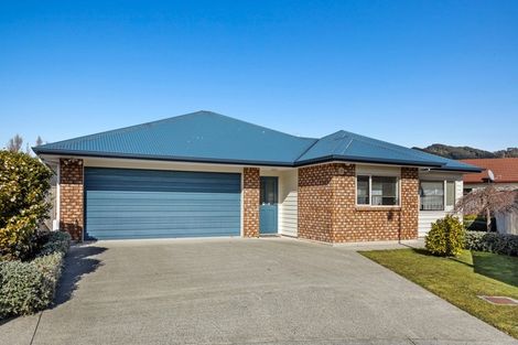 Photo of property in 14 Woodland Grove, Wainuiomata, Lower Hutt, 5014