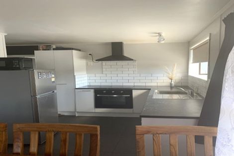 Photo of property in 2/4 Etherton Drive, Weymouth, Auckland, 2103