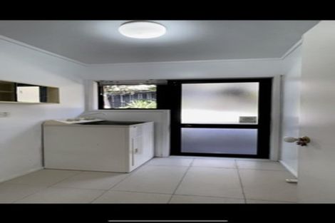 Photo of property in 2/5 Tahinga Street, Northcote, Auckland, 0627