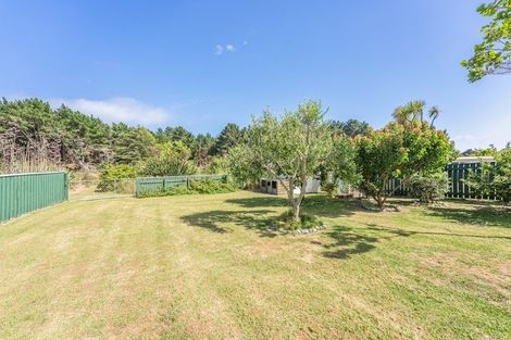 Photo of property in 28 Drake Street, Waikawa Beach, Levin, 5573