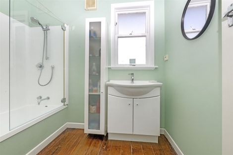 Photo of property in 1/2 Yeovil Road, Te Atatu Peninsula, Auckland, 0610