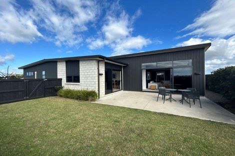 Photo of property in 2 Franks Way, Papamoa Beach, Papamoa, 3118